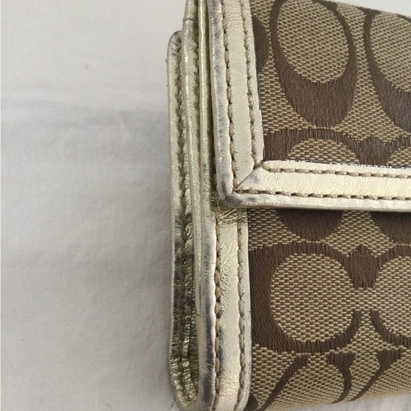 Coach Monogram twist lock clutch wallet - Picture 11 of 16